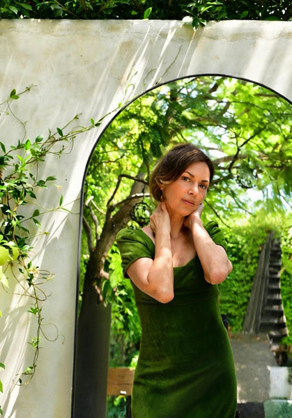 Susanna Hoffs photo