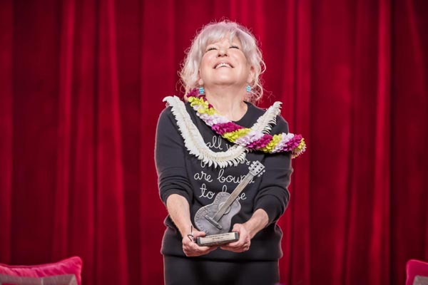 Bette Midler photo