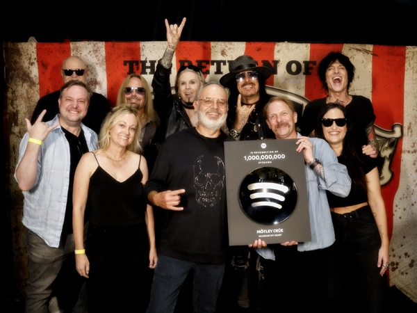L to R: (back row) BMG’s Tom Scherer with Mötley Crüe (Vince Neil, John 5, Nikki Sixx, Tommy Lee); (front row) BMG’s Paul O’Neill, Vanessa Sylvia, Michael Kachko, Jeff Christian, Cristina Esteban (c) James Coffman