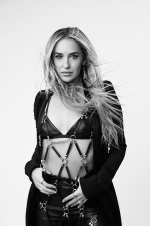 Lainey Wilson photo